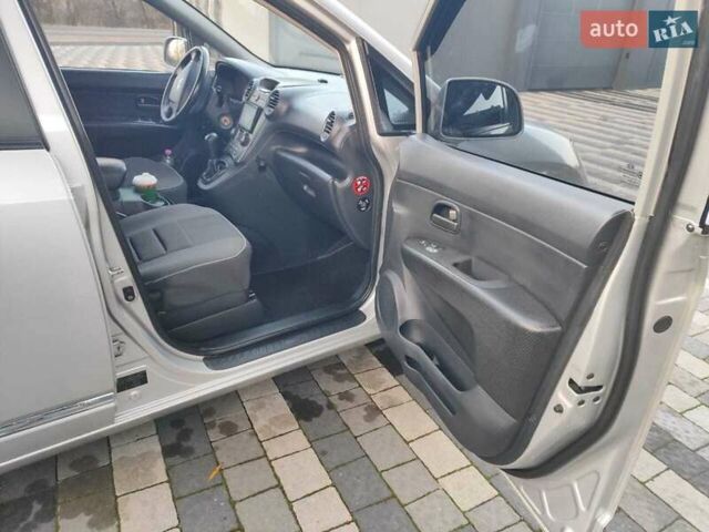 Серый Киа Каренс, объемом двигателя 2 л и пробегом 163 тыс. км за 5400 $, фото 43 на Automoto.ua