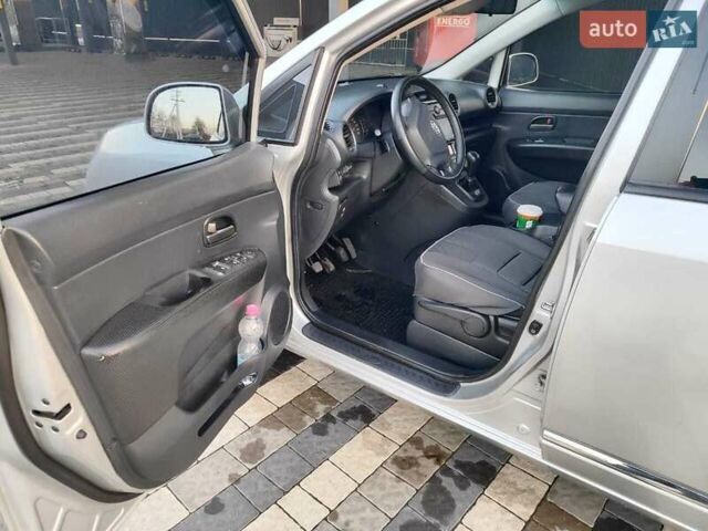 Серый Киа Каренс, объемом двигателя 2 л и пробегом 163 тыс. км за 5400 $, фото 35 на Automoto.ua