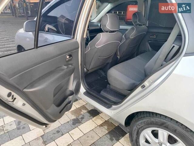 Серый Киа Каренс, объемом двигателя 2 л и пробегом 163 тыс. км за 5400 $, фото 39 на Automoto.ua