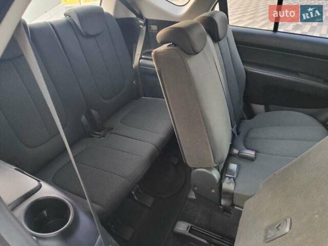 Серый Киа Каренс, объемом двигателя 2 л и пробегом 163 тыс. км за 5400 $, фото 45 на Automoto.ua