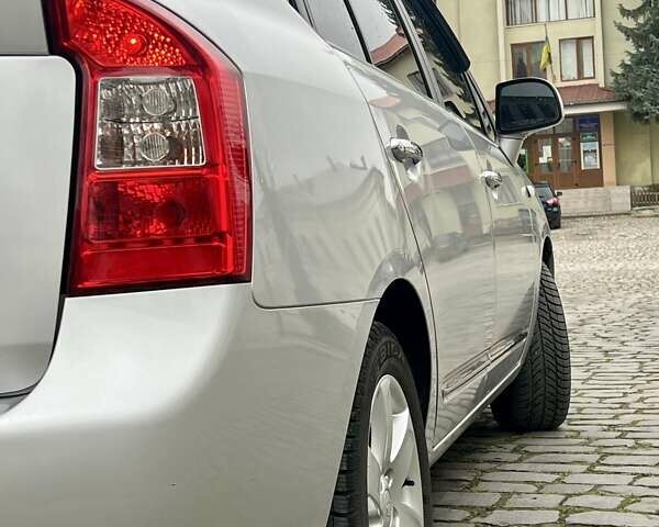 Серый Киа Каренс, объемом двигателя 2 л и пробегом 173 тыс. км за 6700 $, фото 6 на Automoto.ua