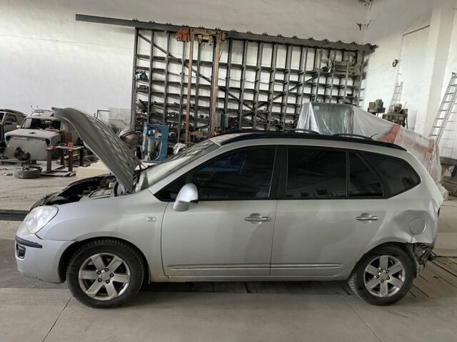 Серый Киа Каренс, объемом двигателя 2 л и пробегом 305 тыс. км за 2800 $, фото 3 на Automoto.ua