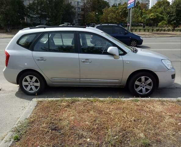 Сірий Кіа Каренс, об'ємом двигуна 2 л та пробігом 160 тис. км за 8150 $, фото 3 на Automoto.ua