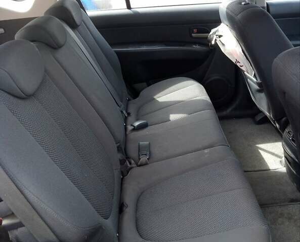 Сірий Кіа Каренс, об'ємом двигуна 2 л та пробігом 160 тис. км за 8150 $, фото 5 на Automoto.ua