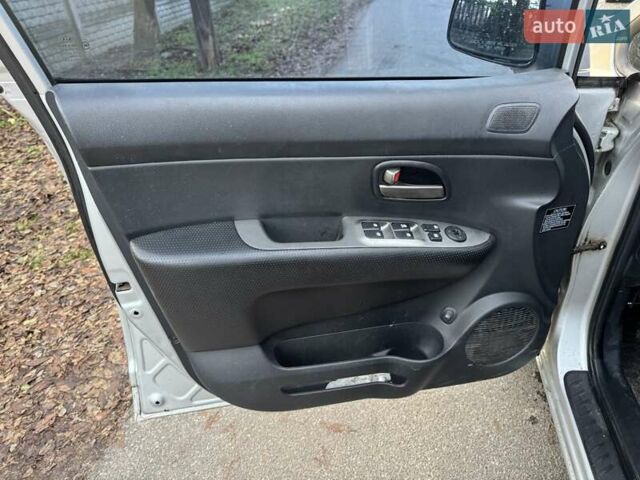 Сірий Кіа Каренс, об'ємом двигуна 1.99 л та пробігом 280 тис. км за 3350 $, фото 10 на Automoto.ua