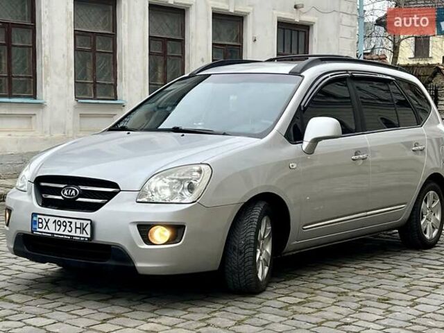 Серый Киа Каренс, объемом двигателя 2 л и пробегом 173 тыс. км за 6700 $, фото 1 на Automoto.ua