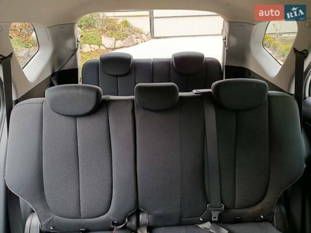 Серый Киа Каренс, объемом двигателя 2 л и пробегом 222 тыс. км за 5500 $, фото 3 на Automoto.ua