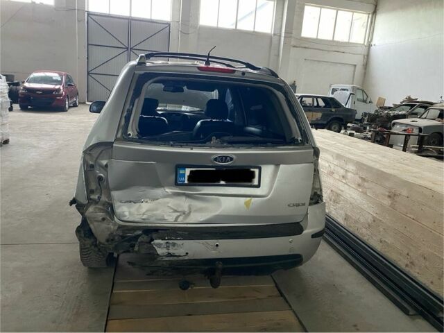 Серый Киа Каренс, объемом двигателя 2 л и пробегом 305 тыс. км за 2800 $, фото 5 на Automoto.ua