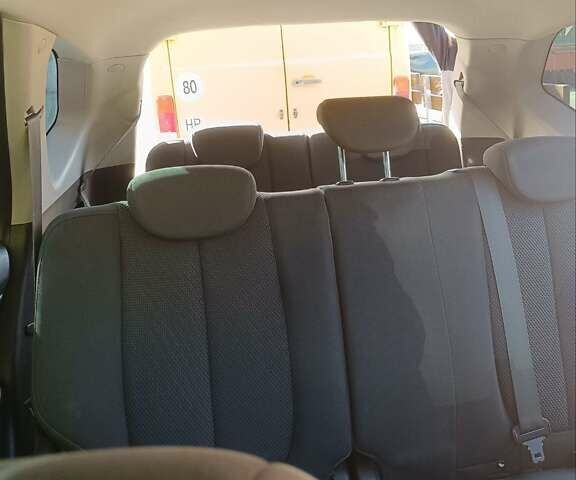 Серый Киа Каренс, объемом двигателя 2 л и пробегом 300 тыс. км за 6300 $, фото 7 на Automoto.ua