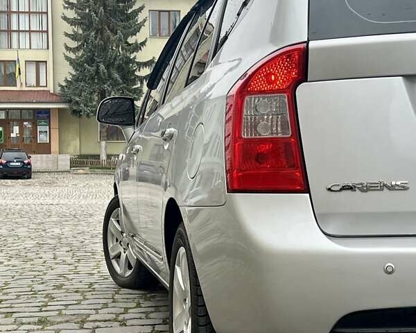 Серый Киа Каренс, объемом двигателя 2 л и пробегом 173 тыс. км за 6700 $, фото 7 на Automoto.ua