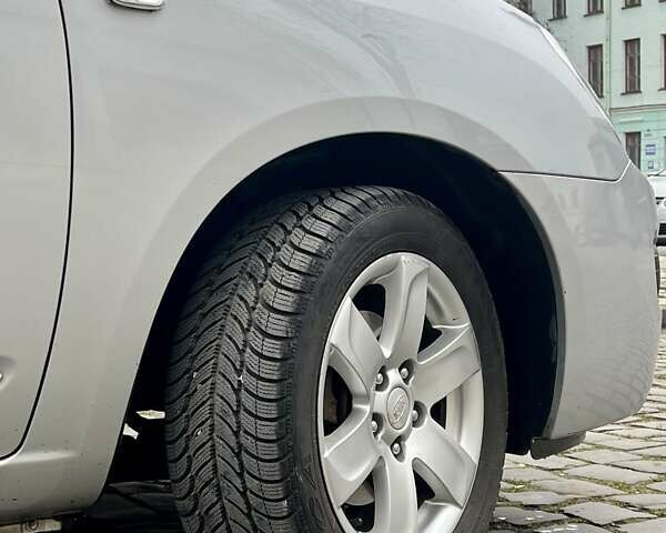 Серый Киа Каренс, объемом двигателя 2 л и пробегом 173 тыс. км за 6700 $, фото 10 на Automoto.ua