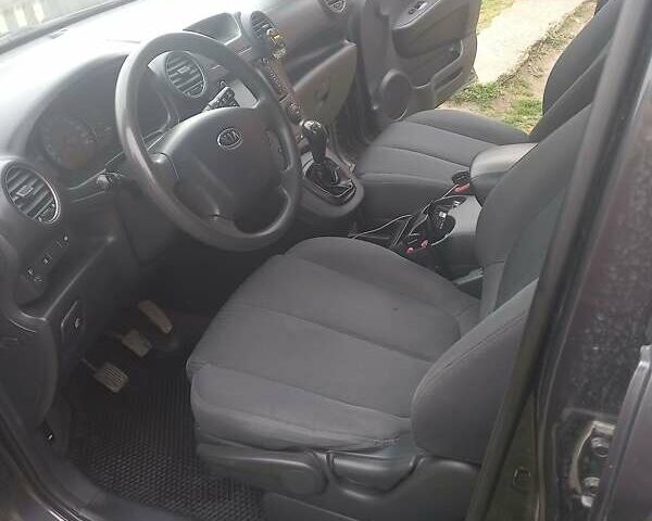 Серый Киа Каренс, объемом двигателя 2 л и пробегом 258 тыс. км за 5200 $, фото 5 на Automoto.ua