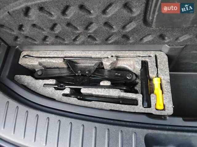 Серый Киа Каренс, объемом двигателя 2 л и пробегом 163 тыс. км за 5400 $, фото 50 на Automoto.ua