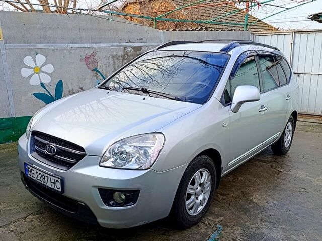 Серый Киа Каренс, объемом двигателя 2 л и пробегом 225 тыс. км за 6500 $, фото 2 на Automoto.ua