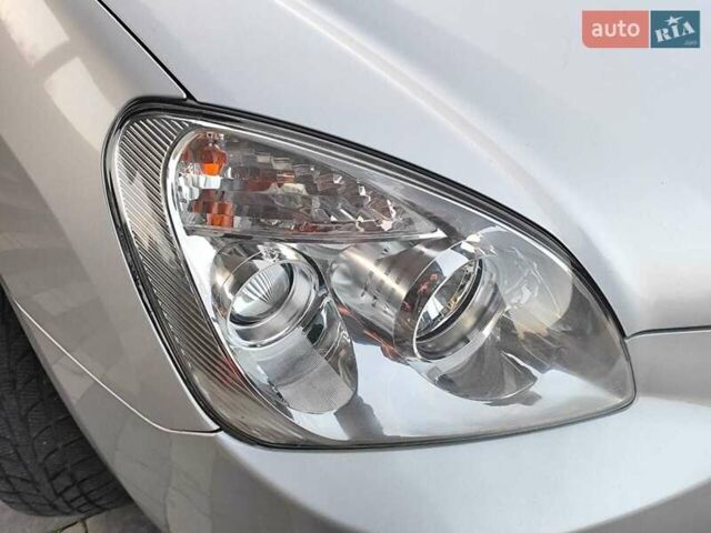 Серый Киа Каренс, объемом двигателя 2 л и пробегом 163 тыс. км за 5400 $, фото 26 на Automoto.ua