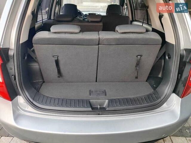 Серый Киа Каренс, объемом двигателя 2 л и пробегом 163 тыс. км за 5400 $, фото 46 на Automoto.ua