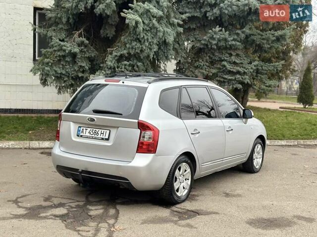 Серый Киа Каренс, объемом двигателя 2 л и пробегом 280 тыс. км за 4999 $, фото 5 на Automoto.ua