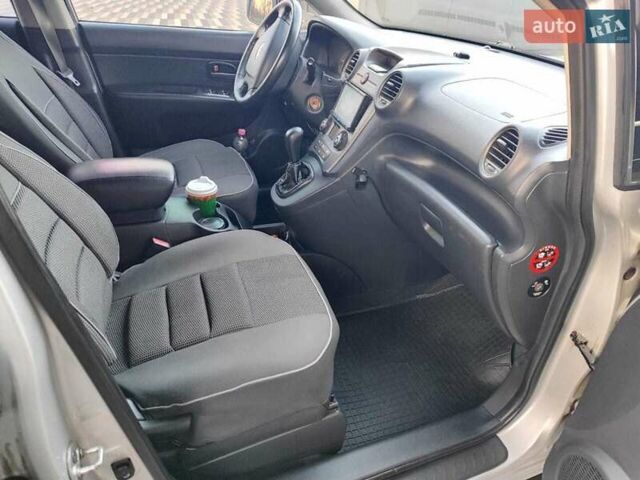 Серый Киа Каренс, объемом двигателя 2 л и пробегом 163 тыс. км за 5400 $, фото 44 на Automoto.ua