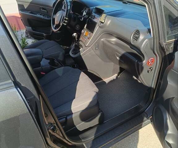 Серый Киа Каренс, объемом двигателя 2 л и пробегом 300 тыс. км за 6300 $, фото 9 на Automoto.ua