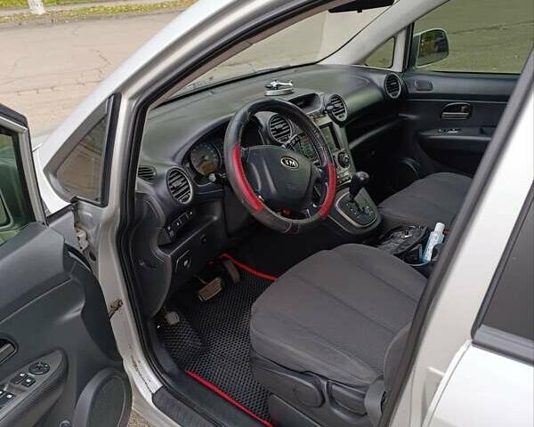 Киа Каренс 2007 в Николаеве на Automoto.ua Серый Киа Каренс, объемом двигателя 2 л и пробегом 230 тыс. км за 6000 $, фото 3 на Automoto.ua