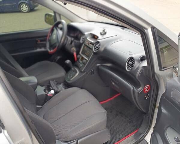 Киа Каренс 2007 в Николаеве на Automoto.ua Серый Киа Каренс, объемом двигателя 2 л и пробегом 230 тыс. км за 6000 $, фото 4 на Automoto.ua