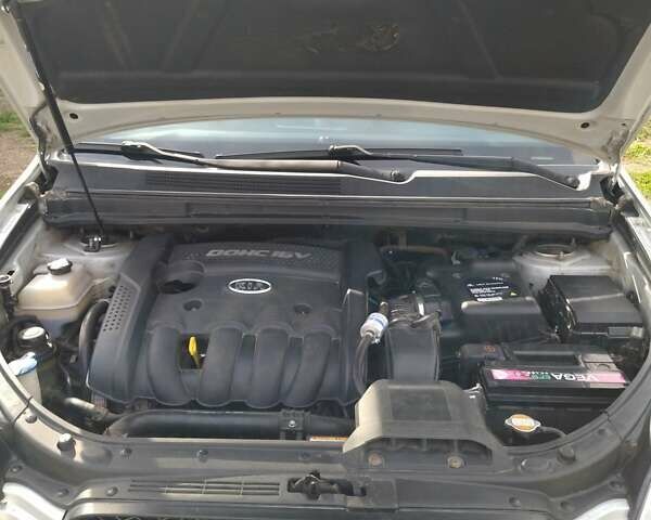 Сірий Кіа Каренс, об'ємом двигуна 2 л та пробігом 219 тис. км за 6600 $, фото 8 на Automoto.ua