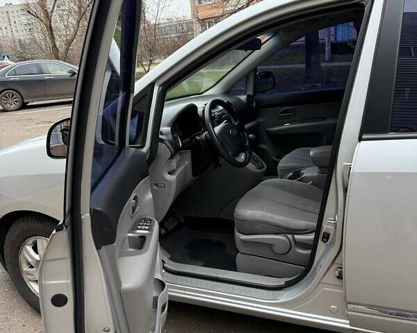 Серый Киа Каренс, объемом двигателя 2 л и пробегом 131 тыс. км за 8200 $, фото 23 на Automoto.ua