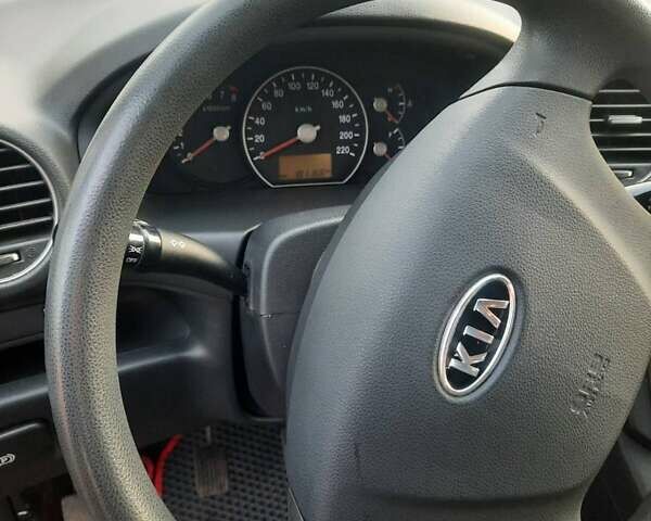 Серый Киа Каренс, объемом двигателя 2 л и пробегом 180 тыс. км за 6900 $, фото 10 на Automoto.ua