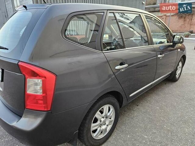 Серый Киа Каренс, объемом двигателя 2 л и пробегом 284 тыс. км за 5900 $, фото 6 на Automoto.ua