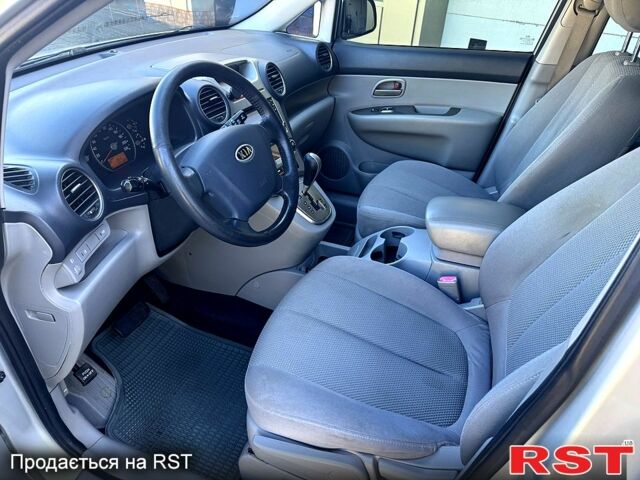 Серый Киа Каренс, объемом двигателя 2 л и пробегом 115 тыс. км за 6800 $, фото 8 на Automoto.ua