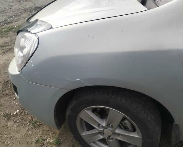 Серый Киа Каренс, объемом двигателя 2 л и пробегом 236 тыс. км за 6500 $, фото 5 на Automoto.ua