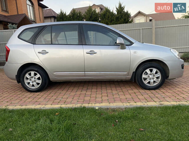 Серый Киа Каренс, объемом двигателя 2 л и пробегом 198 тыс. км за 6800 $, фото 1 на Automoto.ua