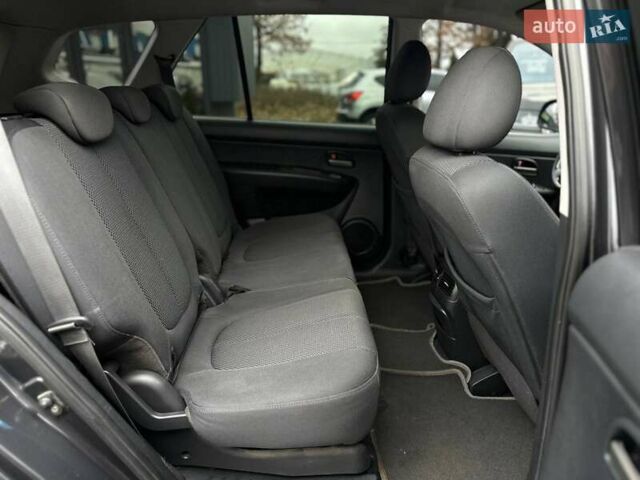 Серый Киа Каренс, объемом двигателя 2 л и пробегом 203 тыс. км за 5999 $, фото 15 на Automoto.ua