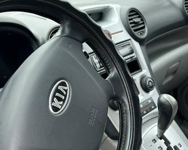 Сірий Кіа Каренс, об'ємом двигуна 1.9 л та пробігом 210 тис. км за 5500 $, фото 22 на Automoto.ua