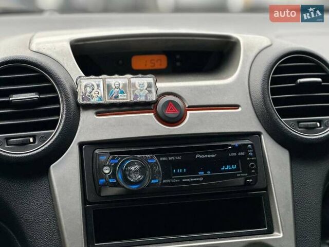 Серый Киа Каренс, объемом двигателя 2 л и пробегом 203 тыс. км за 5999 $, фото 18 на Automoto.ua
