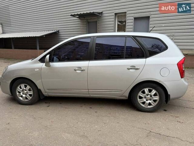 Серый Киа Каренс, объемом двигателя 2 л и пробегом 131 тыс. км за 8200 $, фото 1 на Automoto.ua