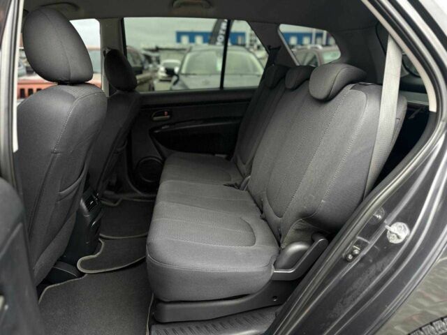 Серый Киа Каренс, объемом двигателя 2 л и пробегом 203 тыс. км за 5999 $, фото 14 на Automoto.ua