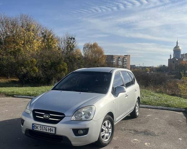 Сірий Кіа Каренс, об'ємом двигуна 2 л та пробігом 273 тис. км за 6300 $, фото 4 на Automoto.ua