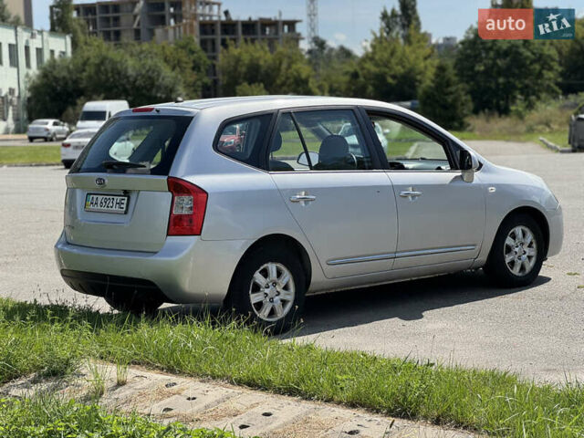 Серый Киа Каренс, объемом двигателя 2 л и пробегом 193 тыс. км за 6200 $, фото 4 на Automoto.ua