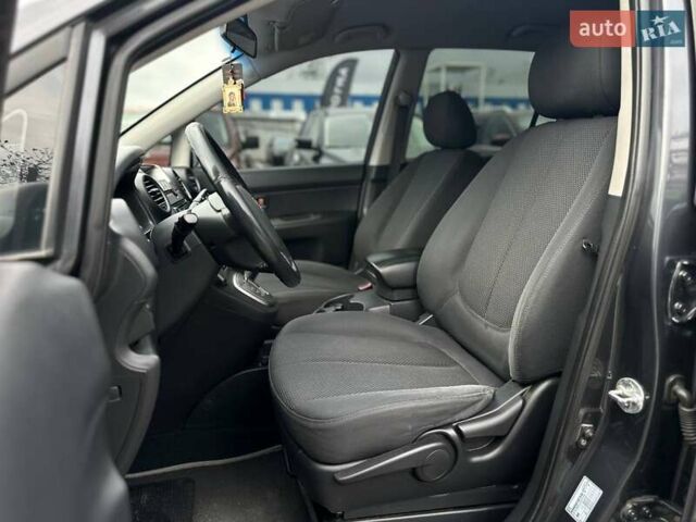 Серый Киа Каренс, объемом двигателя 2 л и пробегом 203 тыс. км за 5999 $, фото 12 на Automoto.ua