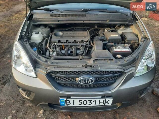 Серый Киа Каренс, объемом двигателя 2 л и пробегом 180 тыс. км за 6900 $, фото 4 на Automoto.ua