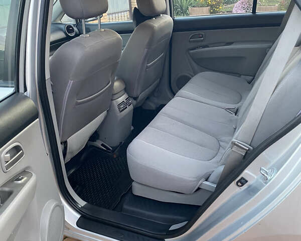 Серый Киа Каренс, объемом двигателя 2 л и пробегом 198 тыс. км за 6800 $, фото 8 на Automoto.ua