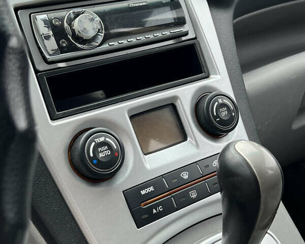 Сірий Кіа Каренс, об'ємом двигуна 1.9 л та пробігом 210 тис. км за 5500 $, фото 21 на Automoto.ua