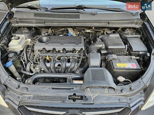 Серый Киа Каренс, объемом двигателя 2 л и пробегом 284 тыс. км за 5900 $, фото 13 на Automoto.ua