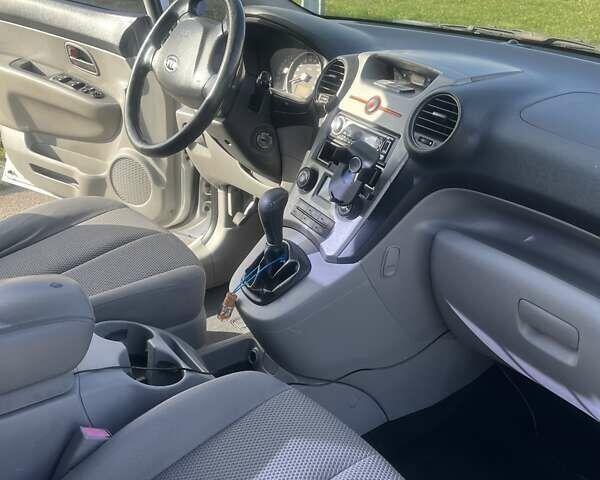 Сірий Кіа Каренс, об'ємом двигуна 2 л та пробігом 273 тис. км за 6300 $, фото 12 на Automoto.ua