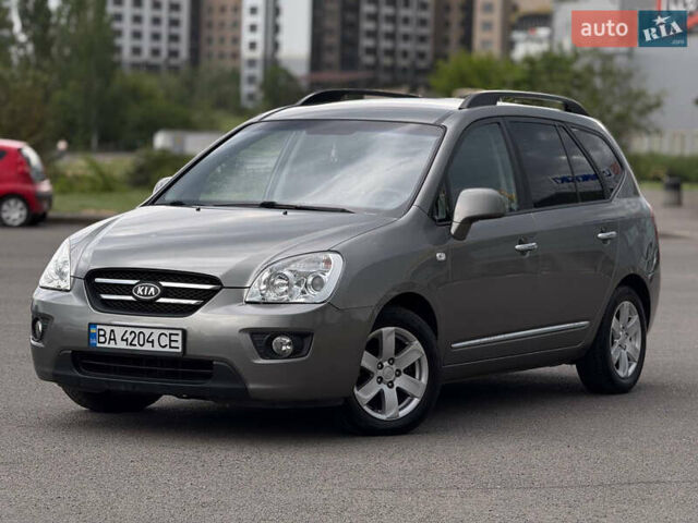 Серый Киа Каренс, объемом двигателя 2 л и пробегом 205 тыс. км за 5950 $, фото 1 на Automoto.ua