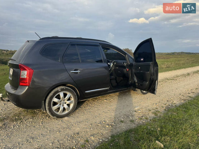 Серый Киа Каренс, объемом двигателя 2 л и пробегом 300 тыс. км за 6900 $, фото 7 на Automoto.ua