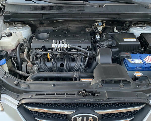 Серый Киа Каренс, объемом двигателя 2 л и пробегом 198 тыс. км за 6800 $, фото 17 на Automoto.ua