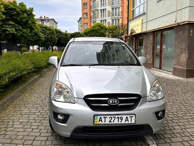 Серый Киа Каренс, объемом двигателя 2 л и пробегом 238 тыс. км за 4999 $, фото 2 на Automoto.ua