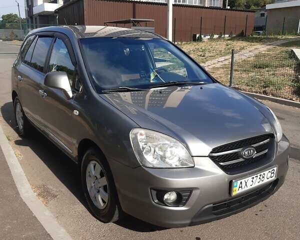 Серый Киа Каренс, объемом двигателя 2 л и пробегом 211 тыс. км за 6100 $, фото 1 на Automoto.ua